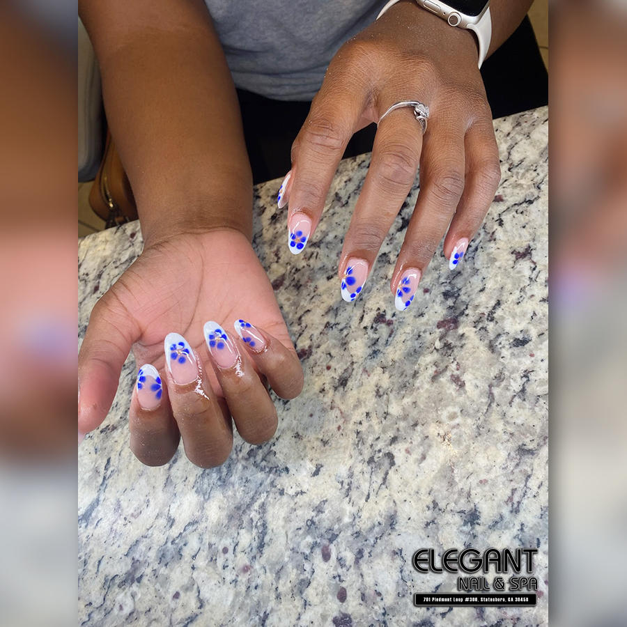 Minimalist nail design
